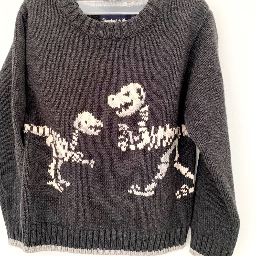 ☃️ 🎁 NEW DINO SWEATER- 4/6 buy 1 @ FULL $ 2ND 1/2